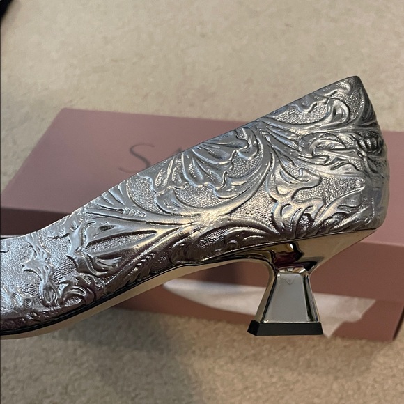 SARTO By Franco Sarto Silver Embossed Heels - Picture 7 of 10